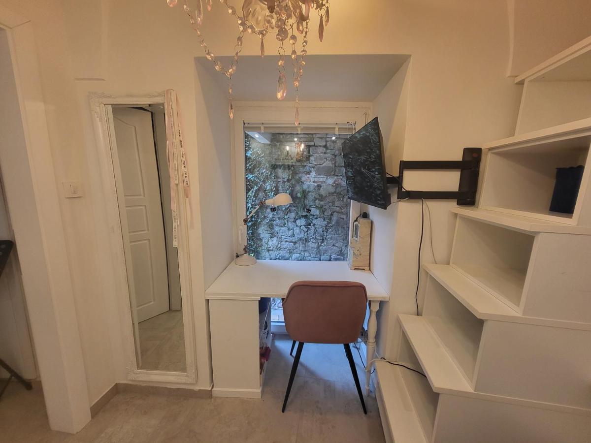 Vintage Apartment In The City Centre Old Town Любляна Екстер'єр фото